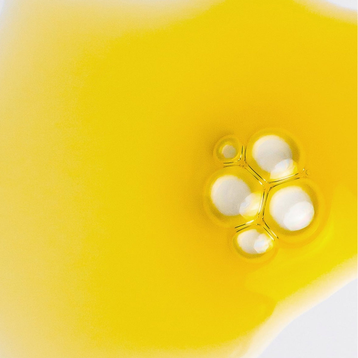 Retinol-Alternative Öl-Serum: goldene Öl-Textur